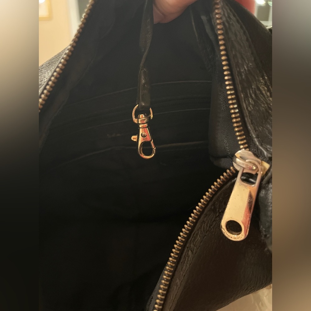 Michael Kors Black Leather Hobo Bag Gold Hardware Shoulder Bag - Picture 5 of 9